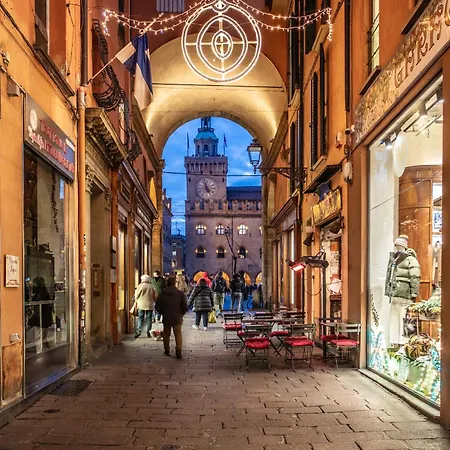 アパート Urbanicooh Asinelli - Balcony On Piazza Maggiore ボローニャ