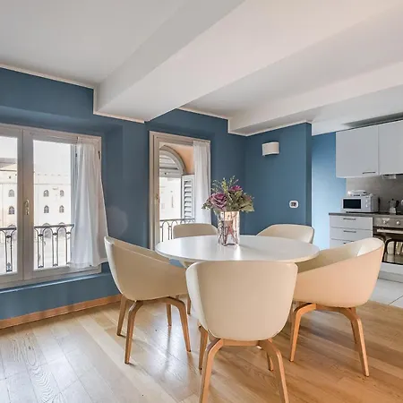 Urbanicooh Asinelli - Balcony On Piazza Maggiore Apartment